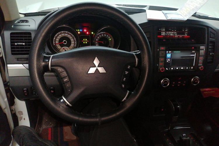 Used Mitsubishi Pajero 2015 3.0L Automatic Elite Edition China V Standard Steering Wheel