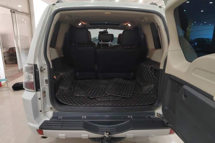 Used Mitsubishi Pajero 2015 3.0L Automatic Elite Plus Version China V Standard Trunk