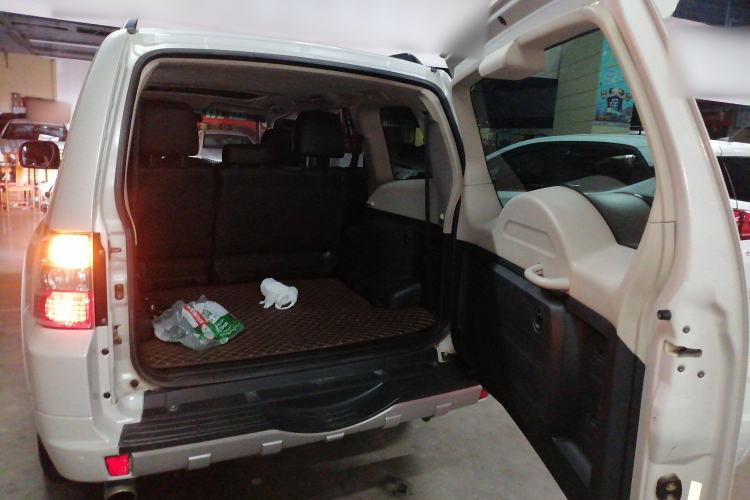 Used Mitsubishi Pajero 2015 3.0L Automatic Elite Edition China V Standard Trunk