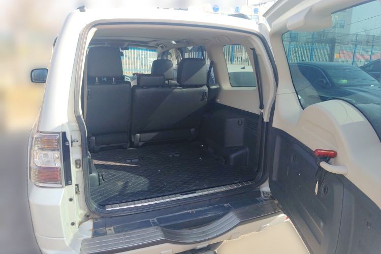 Used Mitsubishi Pajero 2015 3.0L Automatic Elite Plus Version China V Standard Trunk