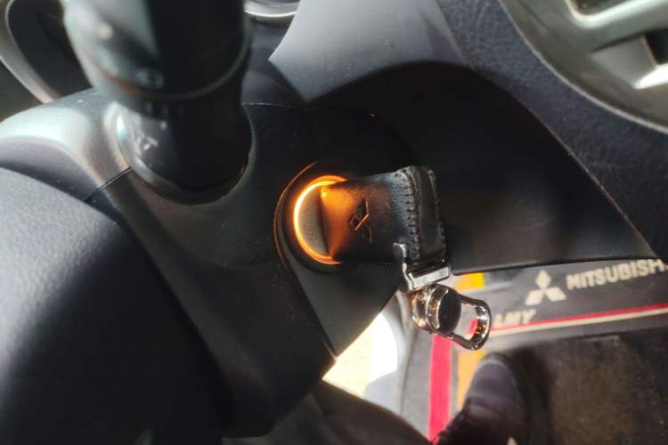 Used Mitsubishi Pajero 2015 3.0L Automatic Elite Overdrive Version China IV Standard Vehicle Key