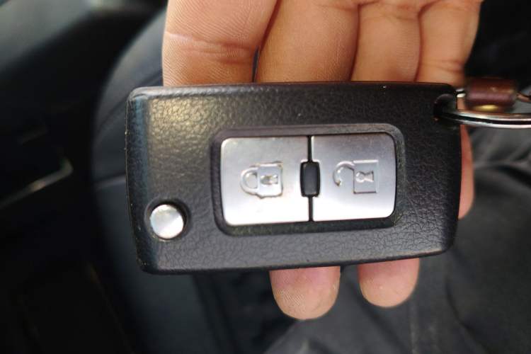 Used Mitsubishi Pajero 2015 3.0L Automatic Elite Plus Version China V Standard Vehicle Key