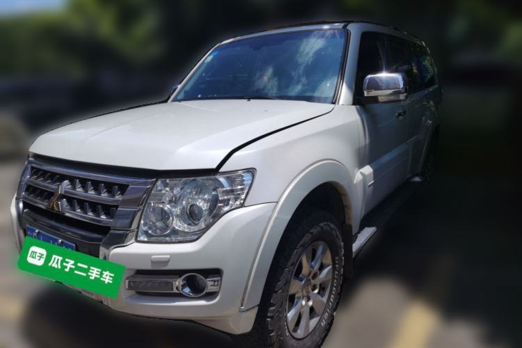 Mitsubishi Pajero 2015 3.0L Automatic Elite Plus Version China V Standard с пробегом Guazi used car, China used car export, Used car for sale, Used cars, Cheapest cars for sale