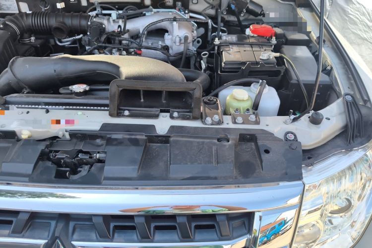 Used Mitsubishi Pajero 2015 3.0L Automatic Luxury Version China V Standard Engine Bay Left