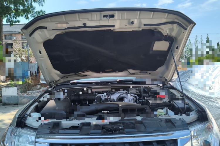 Used Mitsubishi Pajero 2015 3.0L Automatic Luxury Version China V Standard Engine Bay