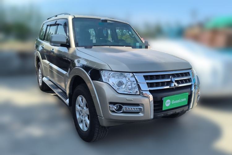 Used Mitsubishi Pajero 2015 3.0L Automatic Luxury Version China V Standard Front Right 45 Deg