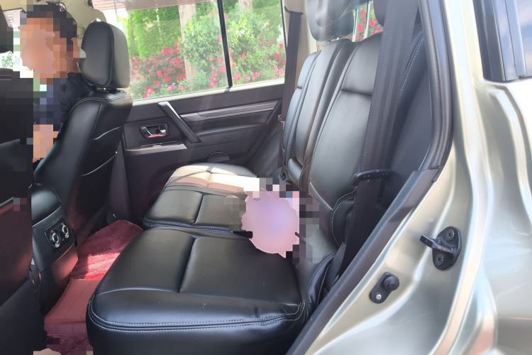 Used Mitsubishi Pajero 2015 3.0L Automatic Luxury Version China V Standard Left Rear Seat
