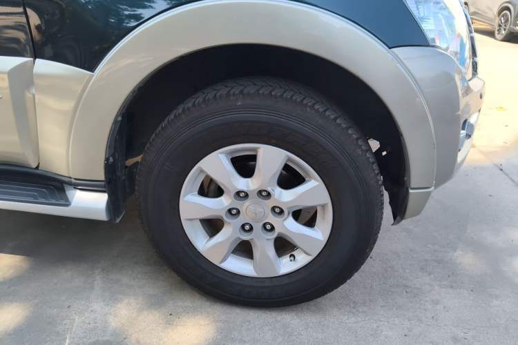 Used Mitsubishi Pajero 2015 3.0L Automatic Luxury Version China V Standard Right Front Wheel Hub