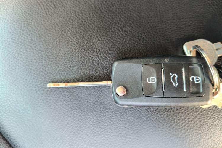 Used Mitsubishi Pajero 2015 3.0L Automatic Luxury Version China V Standard Vehicle Key