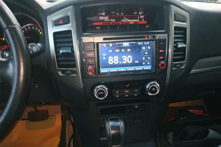 Used Mitsubishi Pajero 2016 3.0L Automatic Luxury Edition China IV Audio And AC Panel