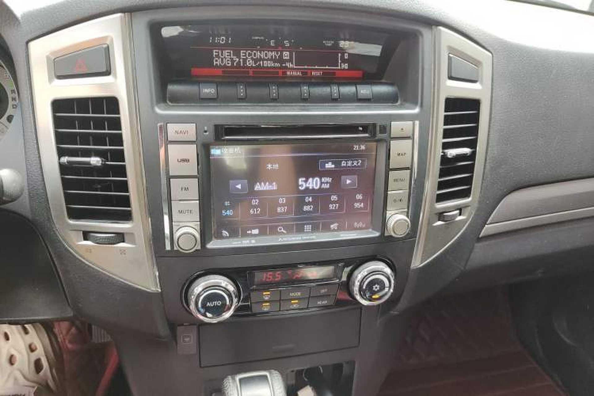 Used Mitsubishi Pajero 2016 3.0L Automatic Prestige Version China IV Standard Audio And AC Panel