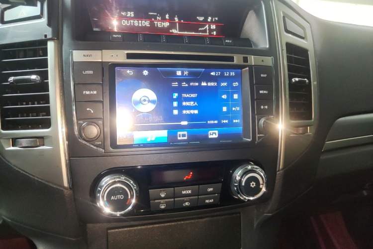 Used Mitsubishi Pajero 2016 3.0L Automatic Prestige Version China V Standard Audio And AC Panel