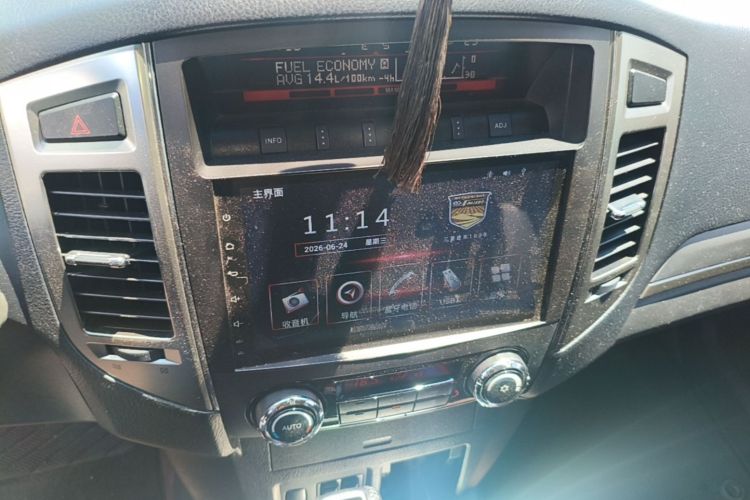 Used Mitsubishi Pajero 2016 3.0L Automatic Standard Version China V Standard Audio And AC Panel