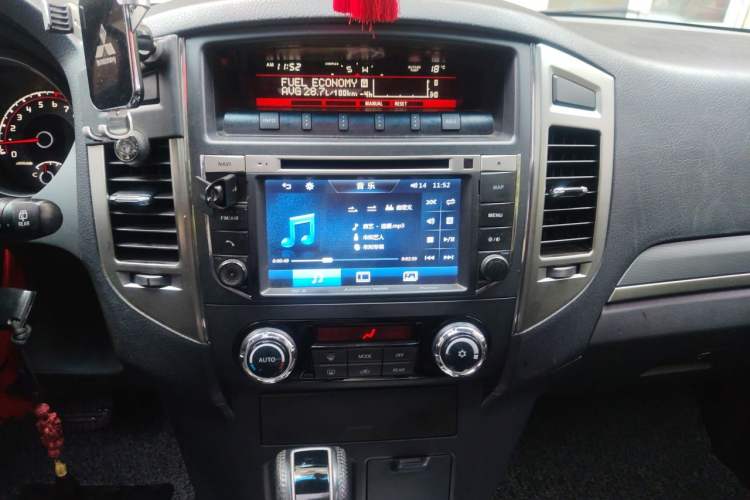 Used Mitsubishi Pajero 2016 3.0L Automatic Luxury Version China V Standard Audio And AC Panel