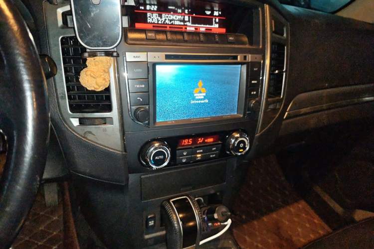 Used Mitsubishi Pajero 2016 3.0L Automatic Prestige Version China V Standard Audio And AC Panel