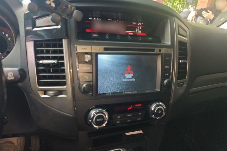 Used Mitsubishi Pajero 2016 3.0L Automatic Prestige Version China V Standard Audio And AC Panel