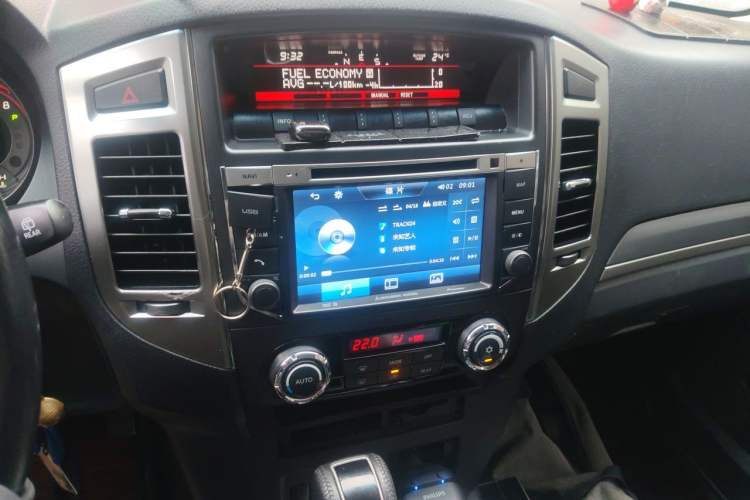 Used Mitsubishi Pajero 2016 3.0L Automatic Standard Version China V Standard Audio And AC Panel