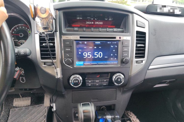 Used Mitsubishi Pajero 2016 3.0L Automatic Prestige Version China V Standard Audio And AC Panel