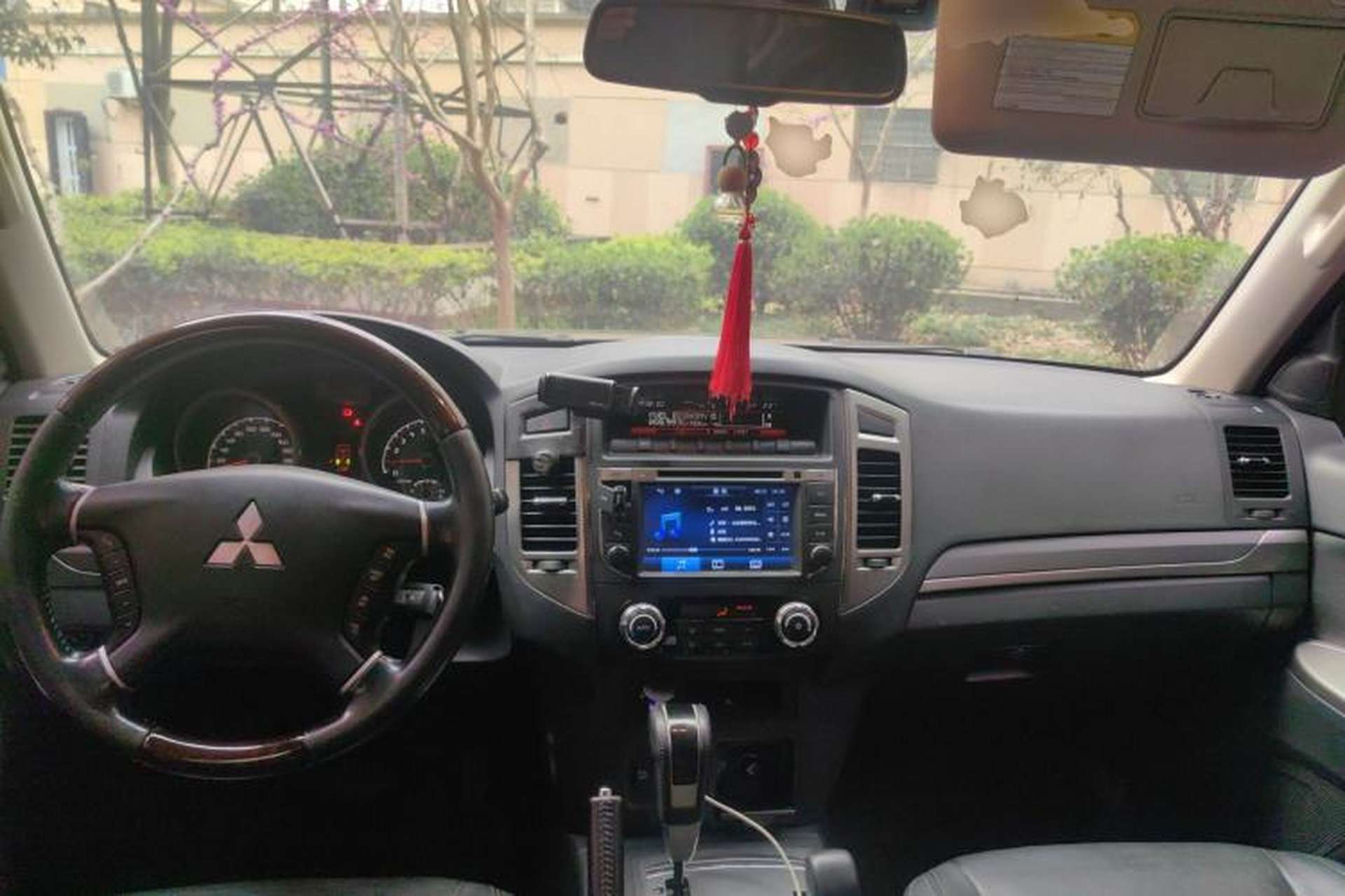 Used Mitsubishi Pajero 2016 3.0L Automatic Prestige Version China V Standard Center Console