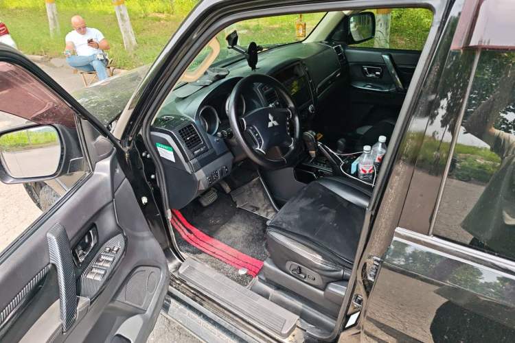 Used Mitsubishi Pajero 2016 3.0L Automatic Standard Version China V Standard Driver Seat