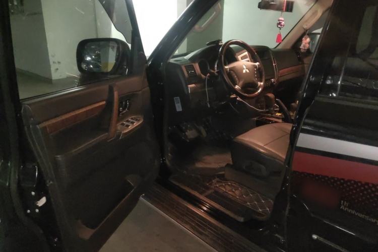 Used Mitsubishi Pajero 2016 3.0L Automatic Prestige Version China V Standard Driver Seat