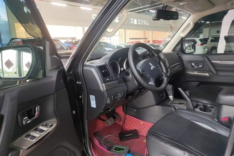 Used Mitsubishi Pajero 2016 3.0L Automatic Prestige Version China V Standard Driver Seat