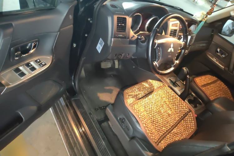 Used Mitsubishi Pajero 2016 3.0L Automatic Luxury Version China V Standard Driver Seat