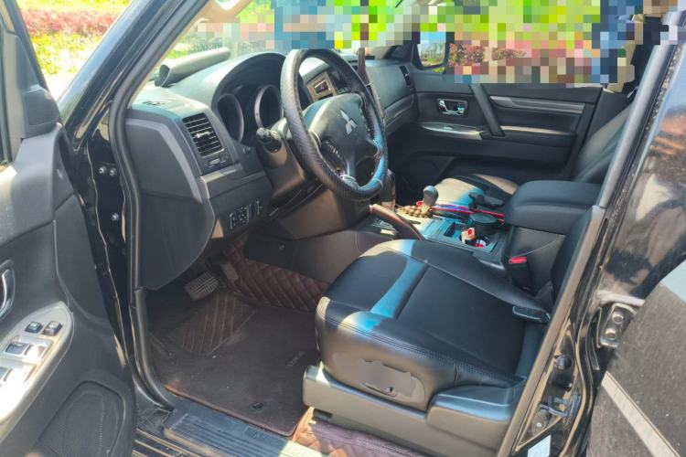 Used Mitsubishi Pajero 2016 3.0L Automatic Standard Version China V Standard Driver Seat