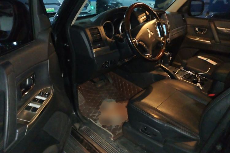 Used Mitsubishi Pajero 2016 3.0L Automatic Prestige Version China V Standard Driver Seat