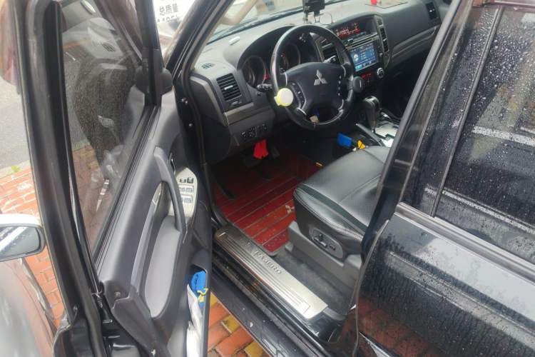 Used Mitsubishi Pajero 2016 3.0L Automatic Standard Version China V Standard Driver Seat