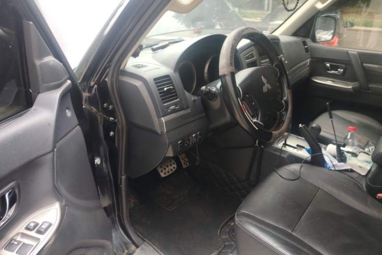 Used Mitsubishi Pajero 2016 3.0L Automatic Prestige Version China IV Standard Driver Seat