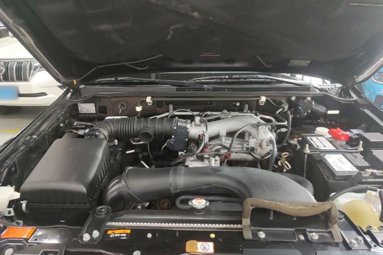 Used Mitsubishi Pajero 2016 3.0L Automatic Prestige Version China V Standard Engine Bay