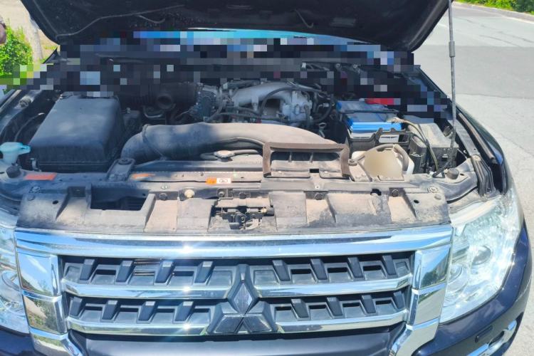 Used Mitsubishi Pajero 2016 3.0L Automatic Standard Version China V Standard Engine Bay