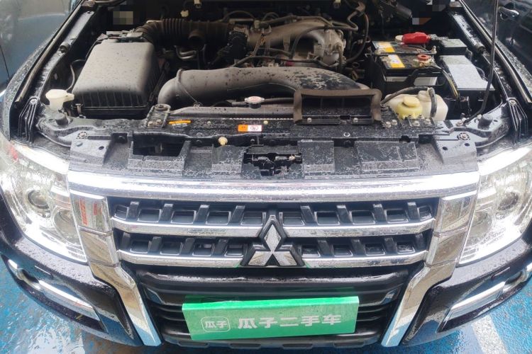 Used Mitsubishi Pajero 2016 3.0L Automatic Luxury Version China V Standard Engine Bay