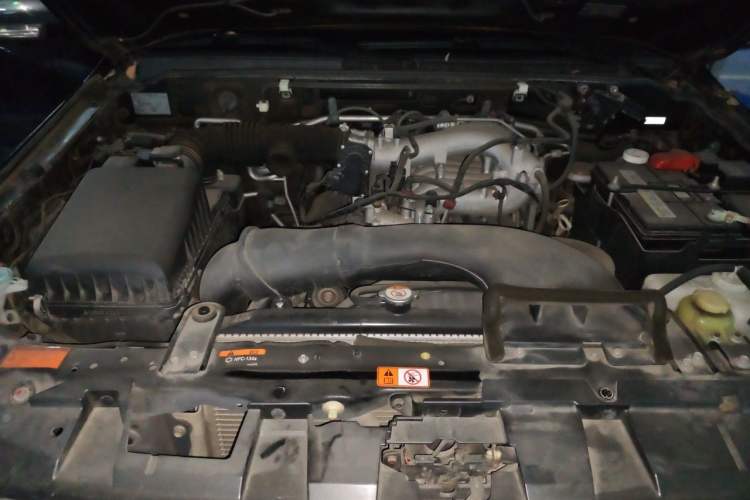 Used Mitsubishi Pajero 2016 3.0L Automatic Prestige Version China V Standard Engine Bay