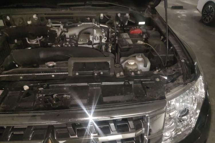 Used Mitsubishi Pajero 2016 3.0L Automatic Prestige Version China V Standard Engine Bay Left