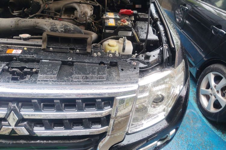 Used Mitsubishi Pajero 2016 3.0L Automatic Luxury Version China V Standard Engine Bay Left