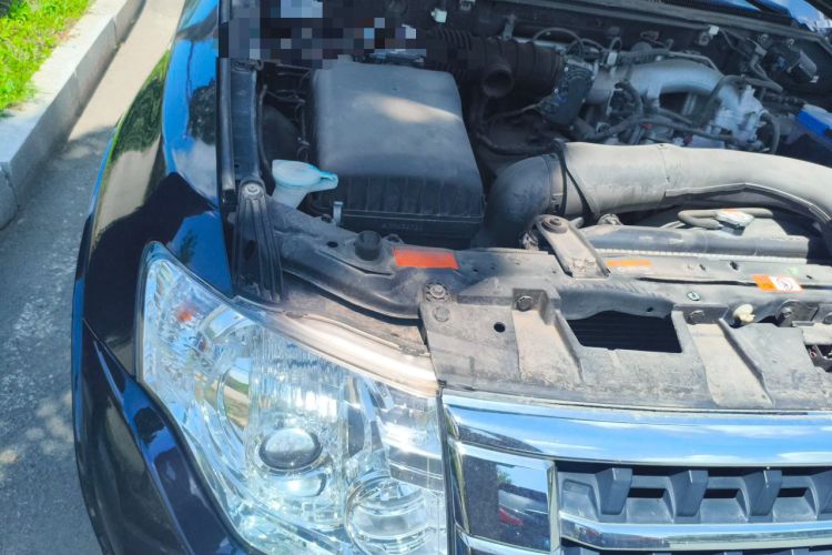 Used Mitsubishi Pajero 2016 3.0L Automatic Standard Version China V Standard Engine Bay Right