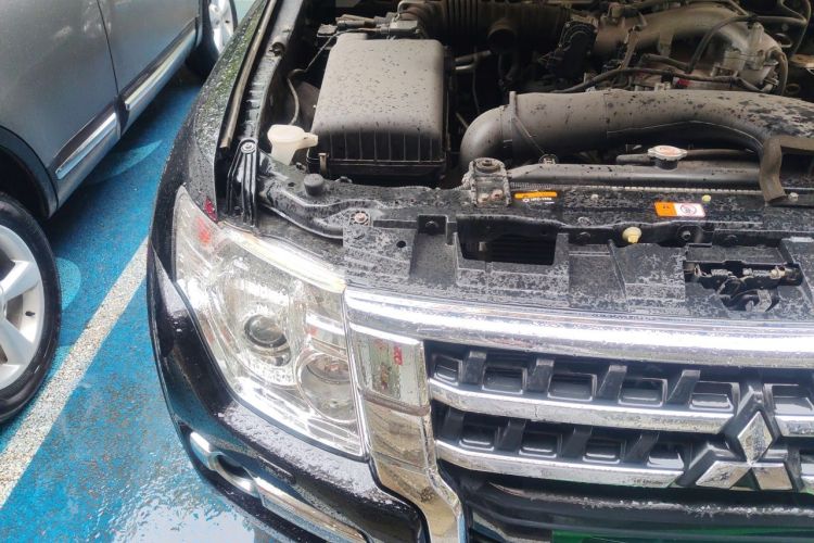 Used Mitsubishi Pajero 2016 3.0L Automatic Luxury Version China V Standard Engine Bay Right