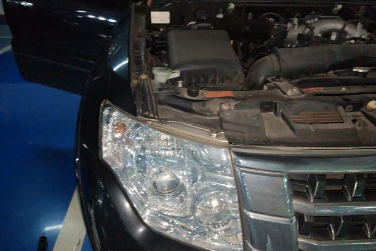 Used Mitsubishi Pajero 2016 3.0L Automatic Prestige Version China V Standard Engine Bay Right