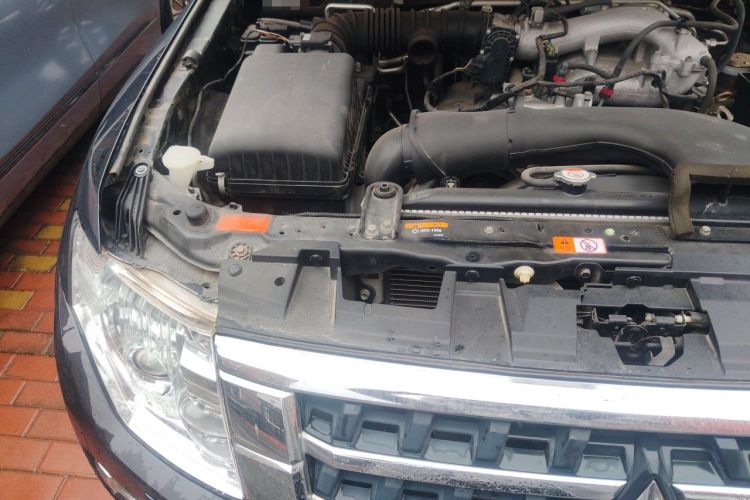 Used Mitsubishi Pajero 2016 3.0L Automatic Standard Version China V Standard Engine Bay Right