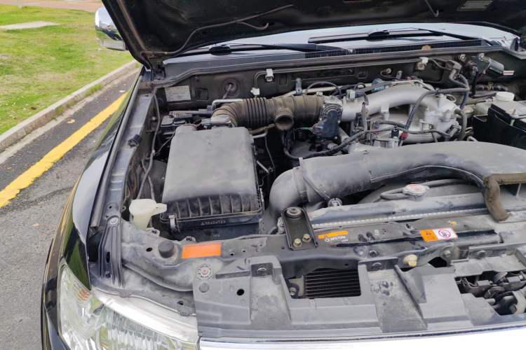 Used Mitsubishi Pajero 2016 3.0L Automatic Prestige Version China V Standard Engine Bay Right