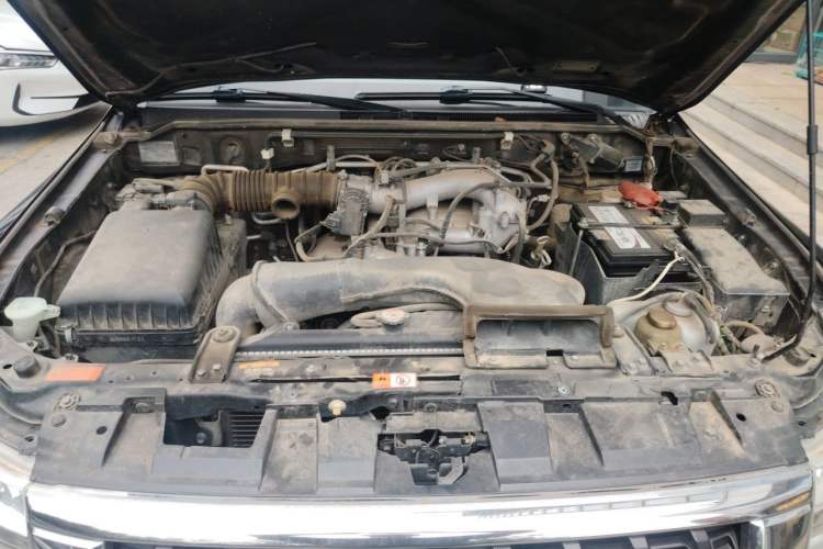 Used Mitsubishi Pajero 2016 3.0L Automatic Prestige Version China IV Standard Engine Bay