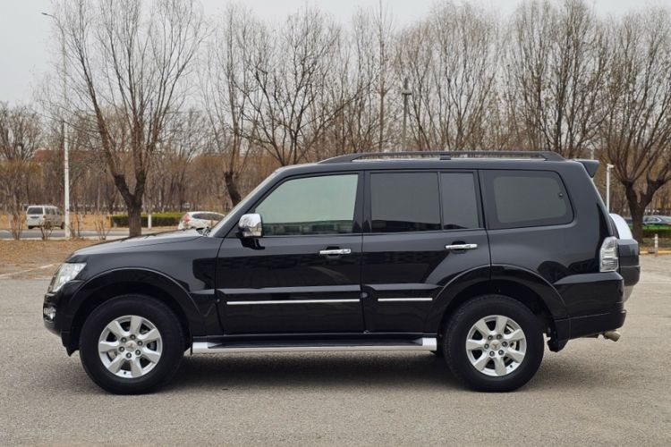 Used Mitsubishi Pajero 2016 3.0L Automatic Prestige Version China V Standard Exterior 1