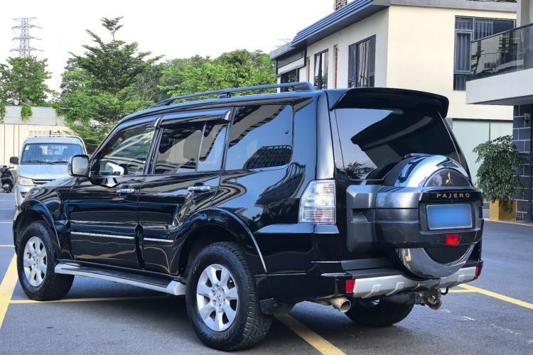 Used Mitsubishi Pajero 2016 3.0L Automatic Prestige Version China V Standard Exterior 1