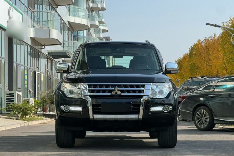 Used Mitsubishi Pajero 2016 3.0L Automatic Prestige Version China IV Standard Exterior 1