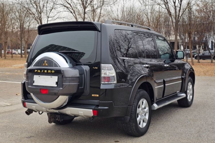Used Mitsubishi Pajero 2016 3.0L Automatic Prestige Version China V Standard Exterior 2