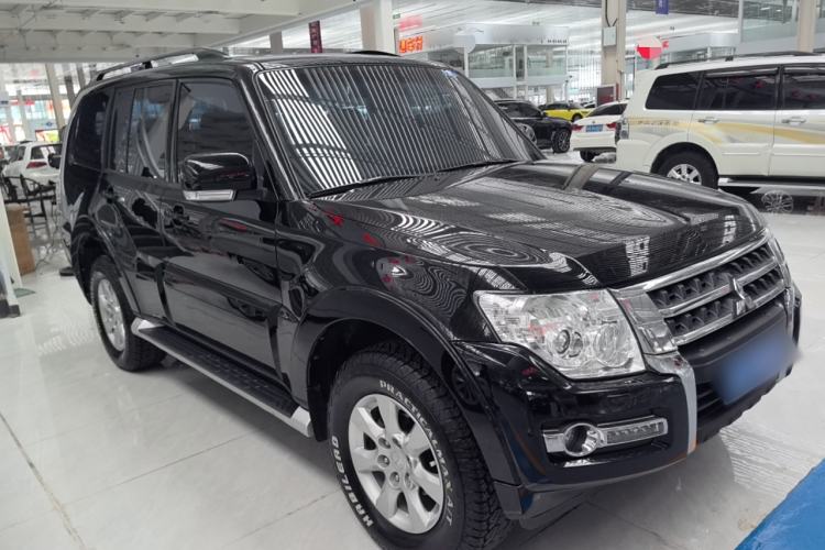 Used Mitsubishi Pajero 2016 3.0L Automatic Luxury Version China V Standard Exterior 2