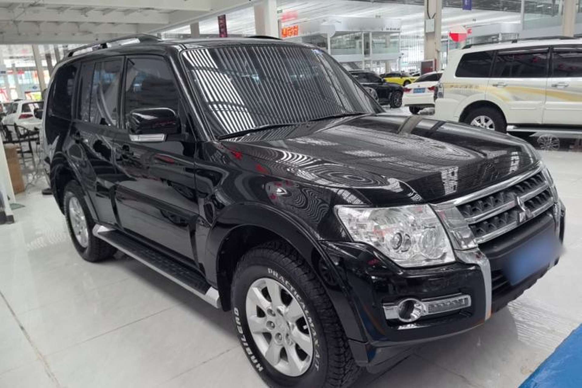 Used Mitsubishi Pajero 2016 3.0L Automatic Luxury Version China V Standard Exterior 2