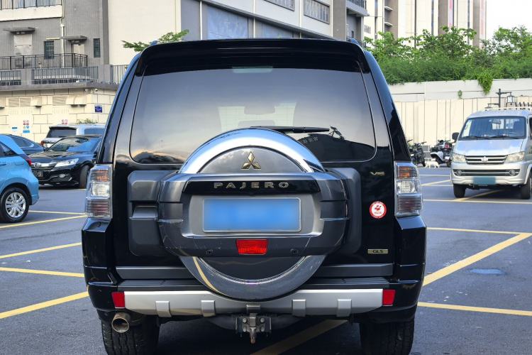 Used Mitsubishi Pajero 2016 3.0L Automatic Prestige Version China V Standard Exterior 2